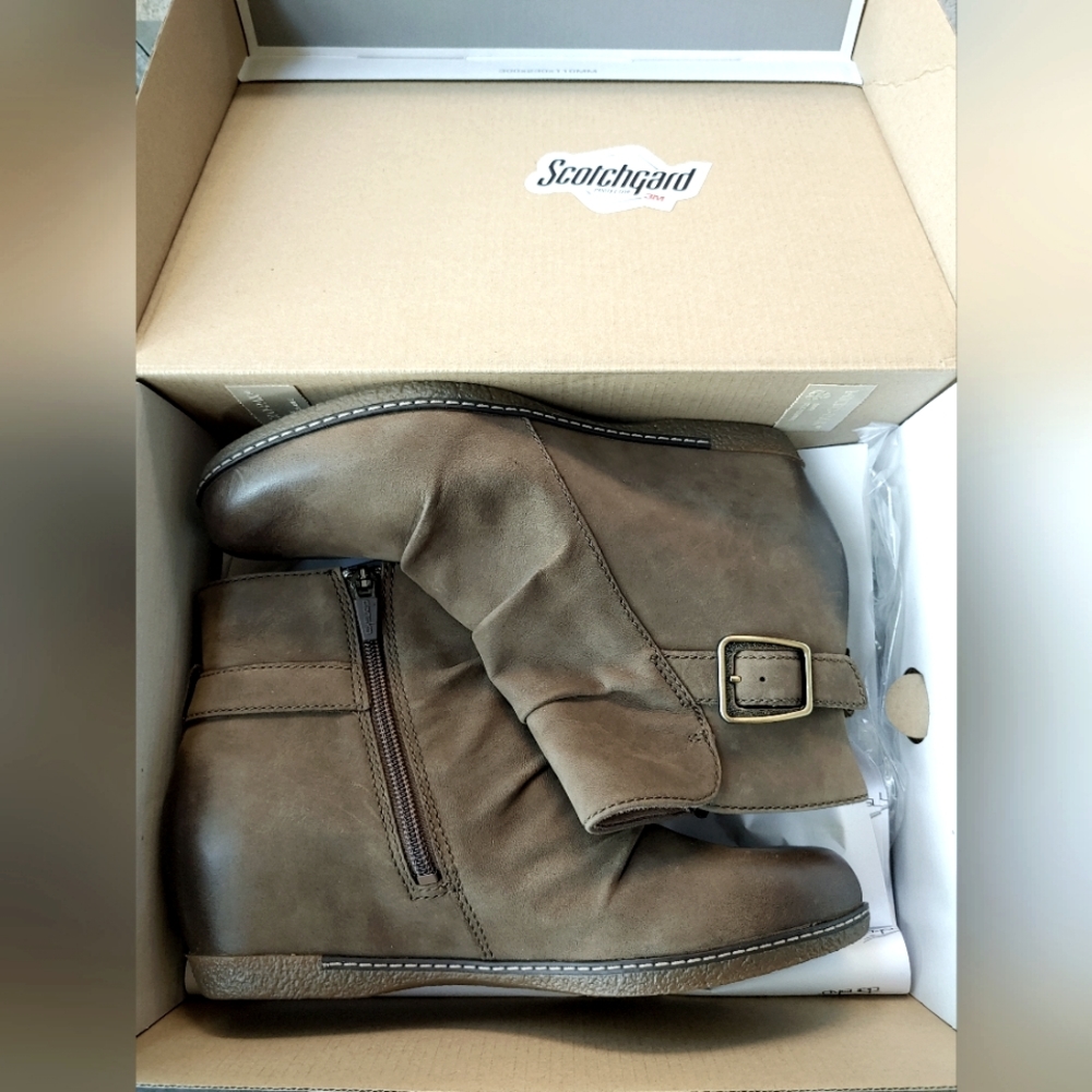 Dansko LIA booties, Burnished Nubuck, Mushroom, 38